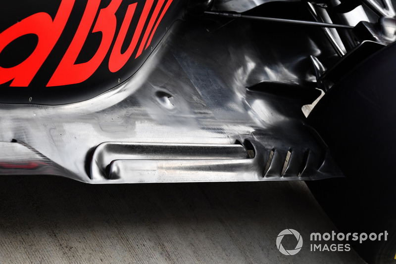 Vue détaillée du fond plat de la Red Bull Racing RB14