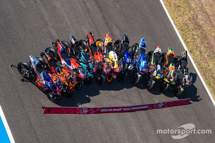 Foto de familia de las motos de MotoGP 2020