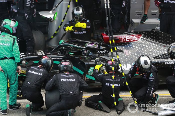 Lewis Hamilton, Mercedes F1 W11 EQ Performance pit stop
