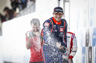 Podyum: Yarış galibi Gabriele Tarquini, BRC Racing Team Hyundai i30 N TCR