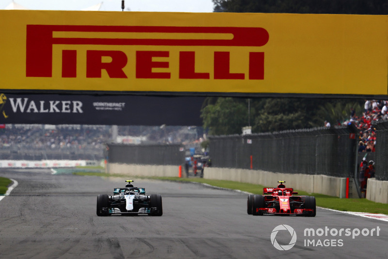 Kimi Raikkonen, Ferrari SF71H, Valtteri Bottas, Mercedes AMG F1 W09 EQ Power+
