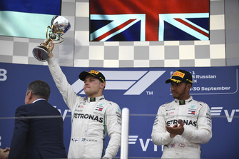 Valtteri Bottas, Mercedes AMG F1 ve Lewis Hamilton, Mercedes AMG F1