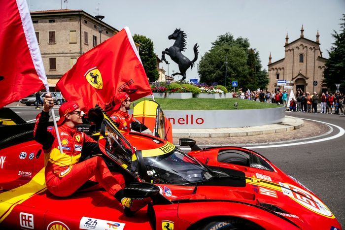 Desfile Ferrari 499P Maranello