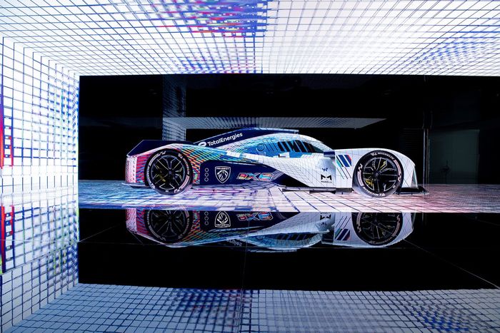 	
Peugeot 9X8 LMH con la decoración para las 24h de Le Mans