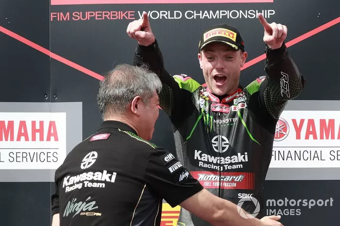 Il vincitore della gara Alex Lowes, Kawasaki Racing Team