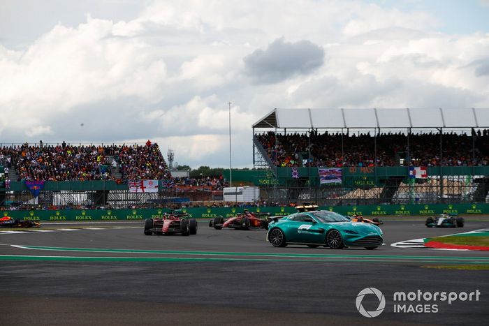 El coche de seguridad Charles Leclerc, Ferrari F1-75, Carlos Sainz, Ferrari F1-75