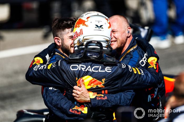 Max Verstappen, Red Bull Racing, 1ª posición, en Parc Ferme