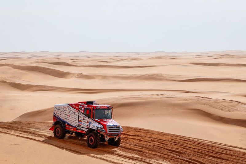 #519 Hino Team Sugawara: Teruhito Sugawara, Hirokazu Somemiya, Yuji Mochizuki