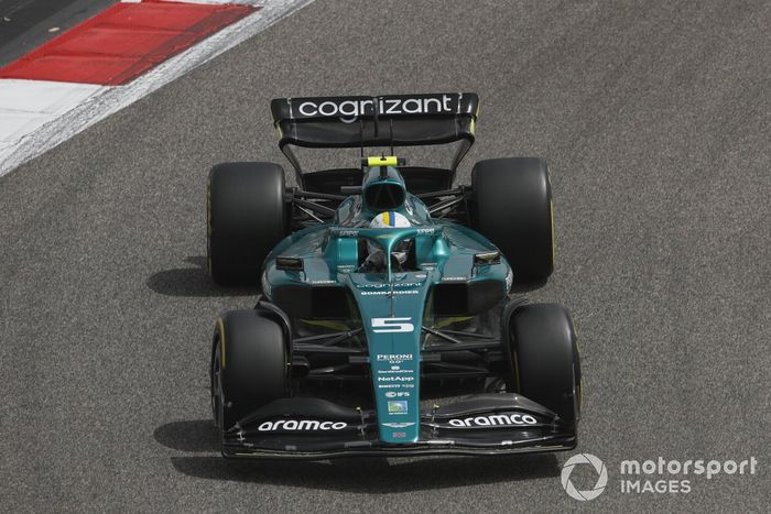 Sebastian Vettel, Aston Martin AMR22

