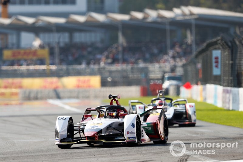 Daniel Abt, Audi Sport ABT Schaeffler, Audi e-tron FE05 precede Felipe Nasr, GEOX Dragon Racing, Penske EV-3