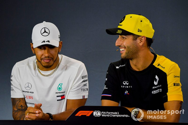 Lewis Hamilton, Mercedes AMG F1 e Daniel Ricciardo, Renault F1 Team, durante la conferenza stampa