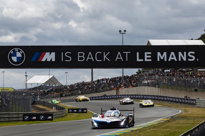  #15 BMW M Team WRT BMW M Hybrid V8: Dries Vanthoor, Raffaele Marciello, Marco Wittmann.