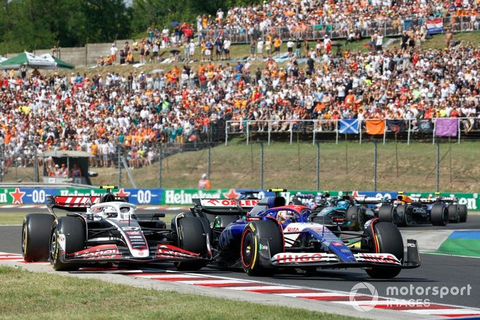 Yuki Tsunoda, RB F1 Team VCARB 01, Nico Hulkenberg, Haas VF-24