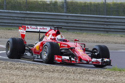 Себастьян Феттель, Ferrari, тестує шини Pirelli зразку 2017 року