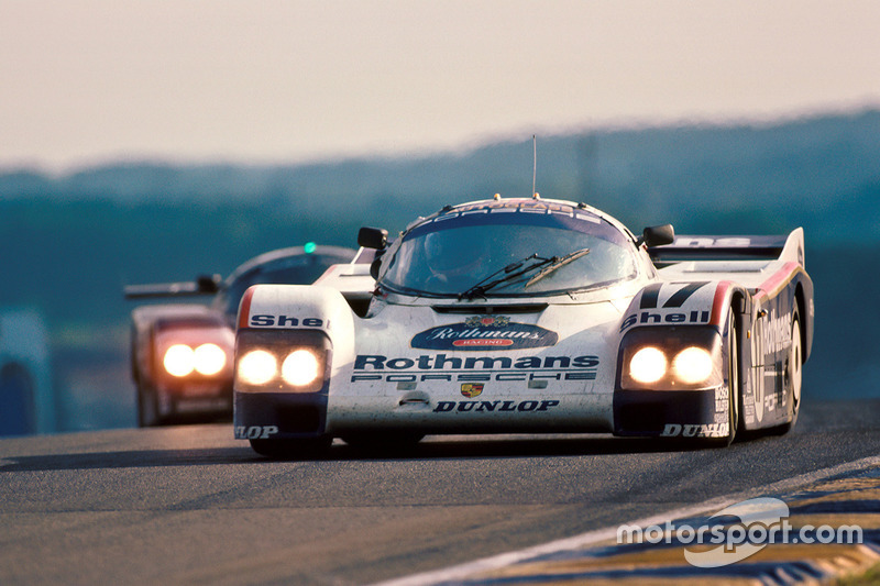 1987 год. Экипаж Ханса-Йоахима Штука, Эла Холберта и Дерека Белла, Porsche 962C