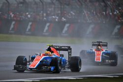 Rio Haryanto, Manor Racing MRT05 leads team mate Pascal Wehrlein, Manor Racing MRT05