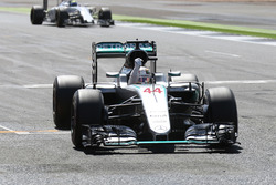 Ganador de la carrera Lewis Hamilton, Mercedes AMG F1 W07 Hybrid, celebra el final de la carrera