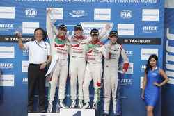 Podio: ganador Norbert Michelisz, Honda Racing Team JAS, segundo lugar Rob Huff, Honda Racing Team J