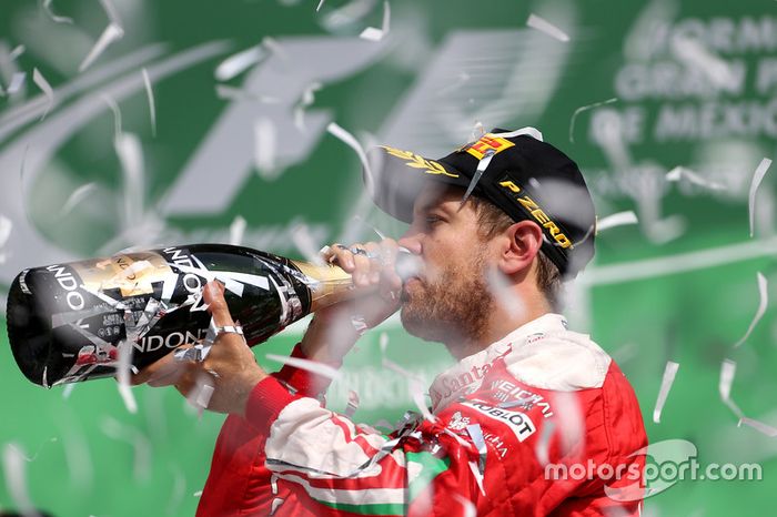 El alemán disfrutó de toda la ceremonia de podio