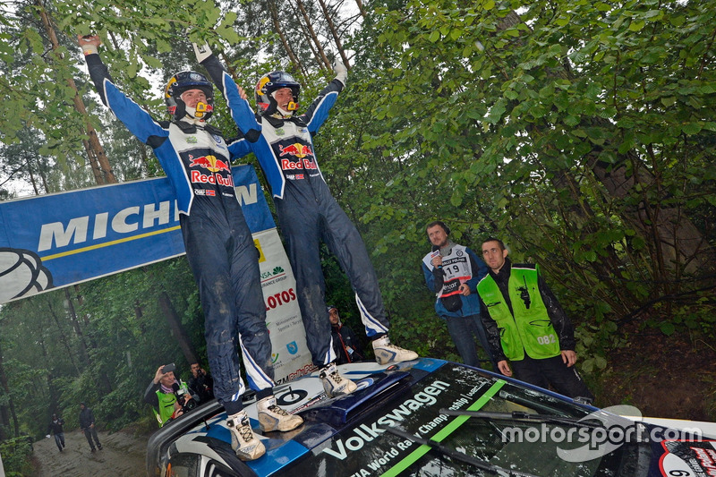 I vincitori Andreas Mikkelsen, Anders Jäger, Volkswagen Polo WRC, Volkswagen Motorsport