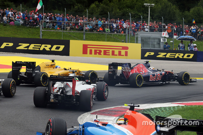 Carlos Sainz Jr., Scuderia Toro Rosso STR11