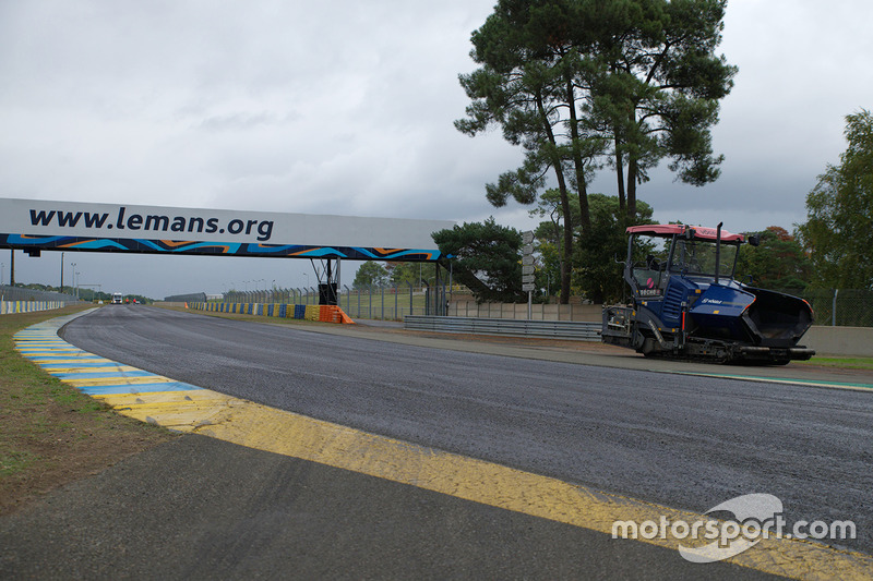 Neuasphaltierung am Bugatti Circuit in Le Mans