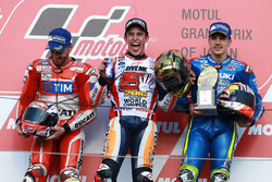 Podium : le vainqueur Marc Marquez, Repsol Honda Team, le second Andrea Dovizioso, Ducati Team, le troisième Maverick Viñales, Team Suzuki Ecstar MotoGP