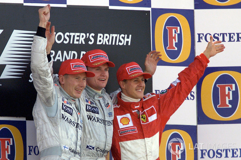 Podio de F1 en Silverstone 2000: 1. David Coulthard, 2. Mika Hakkinen, 3. Michael Schumacher