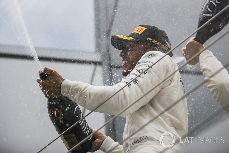 Race winner Lewis Hamilton, Mercedes AMG F1, sprays Champagne from the podium