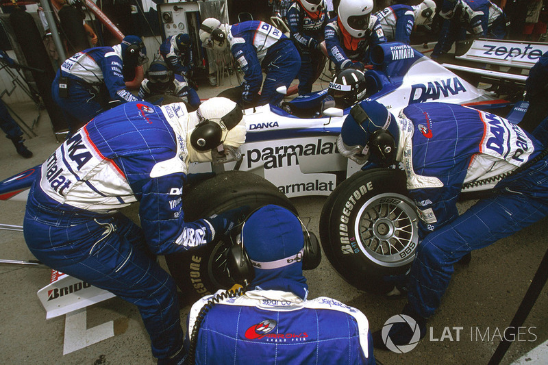 Damon Hill, Arrows A18 Yamaha, pitstop