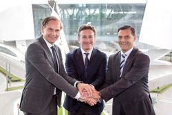 Oliver Blume, CEO de Porsche, Alejandro Agag CEO Fórmula E y Michael Steiner, Porsche