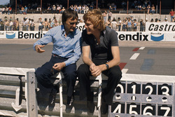 Bernie Ecclestone, eigenaar Brabham met Max Mosley, March Engineering team manager