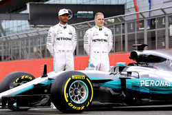 Lewis Hamilton, Mercedes AMG F1 avec Valtteri Bottas, Mercedes AMG F1 et la Mercedes AMG F1 W08