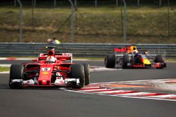 Sebastian Vettel, Ferrari SF70H, Pierre Gasly, Red Bull Racing RB13