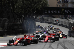 Départ : Kimi Raikkonen, Ferrari SF70-H devant Sebastian Vettel, Ferrari SF70-H