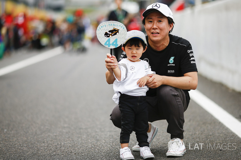 Young fan of Lewis Hamilton, Mercedes AMG F1