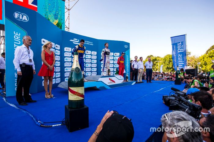 Podium: ganador, Sam Bird, DS Virgin Racing Formula E Team; segundo, Sébastien Buemi, Renault e.Dams; tercero, Lucas di Grassi, ABT Schaeffler Audi Sport