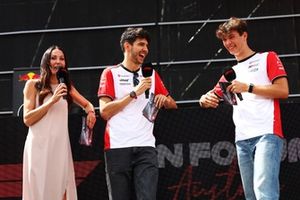 Esteban Ocon, Haas F1 Team, Oliver Bearman, Haas F1 Team
