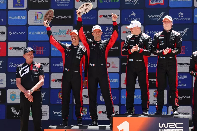 Podium : vainqueur Kalle Rovanperä, Jonne Halttunen, Toyota Gazoo Racing WRT Toyota GR Yaris Rally1, deuxième Sébastien Ogier, Vincent Landais, Toyota Gazoo Racing WRT Toyota GR Yaris Rally1.