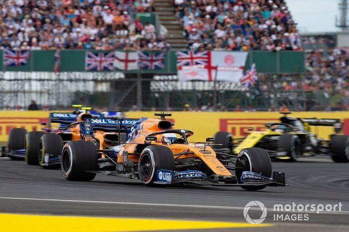 Carlos Sainz Jr., McLaren MCL34, Lando Norris, McLaren MCL34
