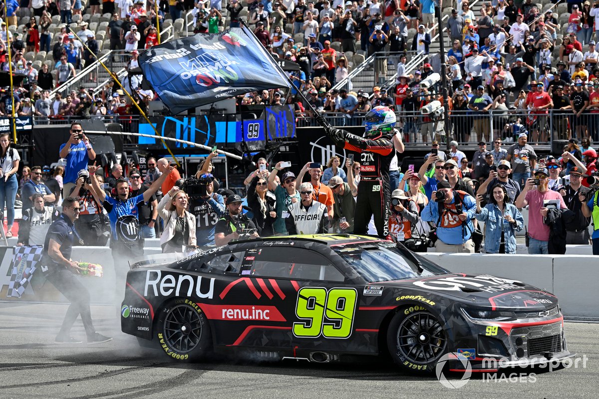 Ganador de la carrera Daniel Suárez, TrackHouse Racing, Onx Homes / Renu Chevrolet Camaro 