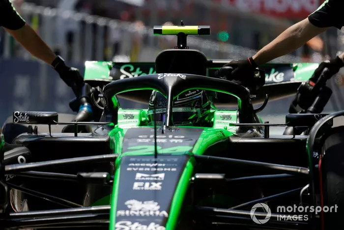 Sao Paulo: Guanyu Zhou (Sauber)