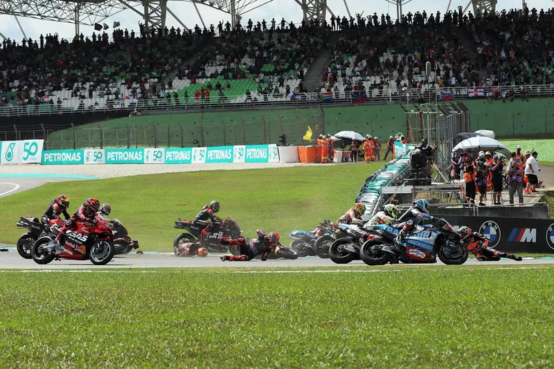 Brad Binder, Red Bull KTM Factory Racing, Jack Miller, Red Bull KTM Factory Racing, Fabio Quartararo, Yamaha Factory Racing Crash