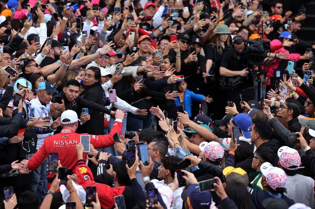 Ganador de la carrera Oliver Rowland, Equipo Nissan de Fórmula E