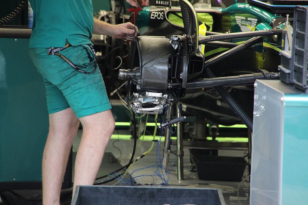 Detalle del freno delantero del Aston Martin AMR23