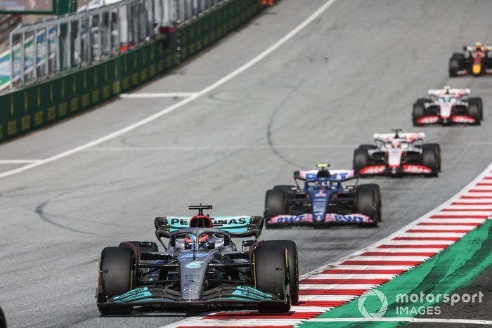 George Russell, Mercedes W13, Esteban Ocon, Alpine A522, Kevin Magnussen, Haas VF-22