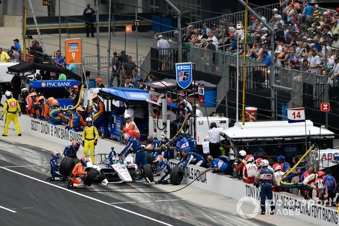 Graham Rahal, Rahal Letterman Lanigan Racing Honda pit stop