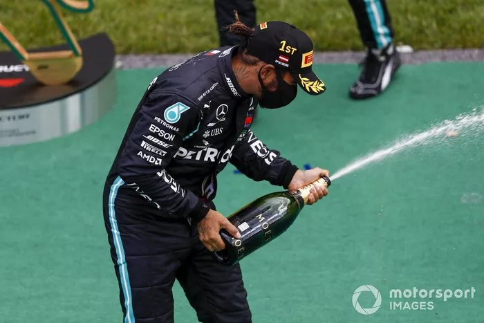 Podio: ganador de la carrera Lewis Hamilton, Mercedes-AMG Petronas F1