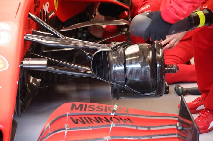 Detalles de los frenos delanteros del Ferrari SF1000