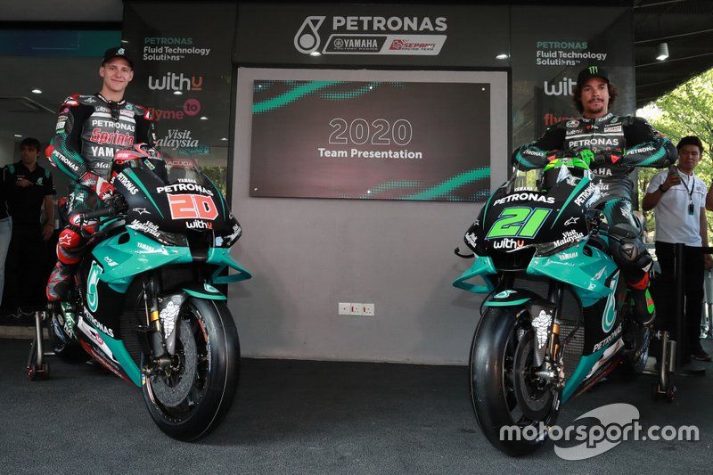 Pasa las flechas para ver las fotos de la presentación